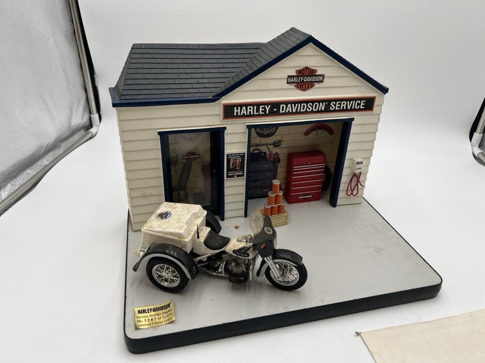 Harley-Davidson Police Servi-Car Ultra Edition Service Station Display COA